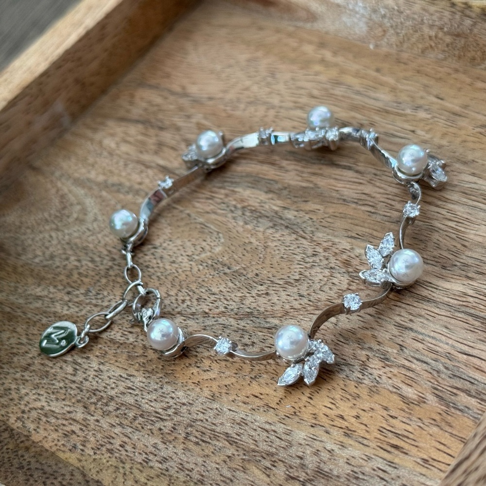 Elegant Silver Pearl Bracelet